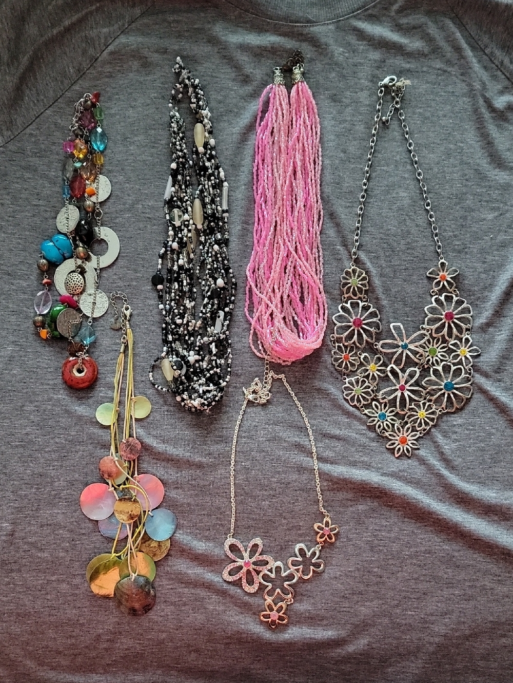 Lot of 6 Necklaces